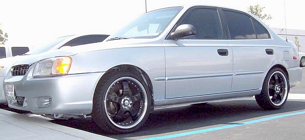 Akuma Racing N05 Super Black Alloys on Hyundai
